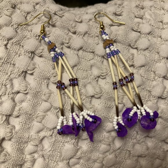 beaded porcupine quill earrings from Fort Smith, NWT - Picture 3 of 3